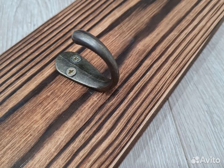 Вешалка в прихожую с крючкамм