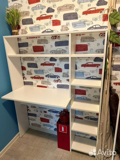 Стол со стеллажом