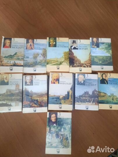 Аудиокассеты с записью в упаковке