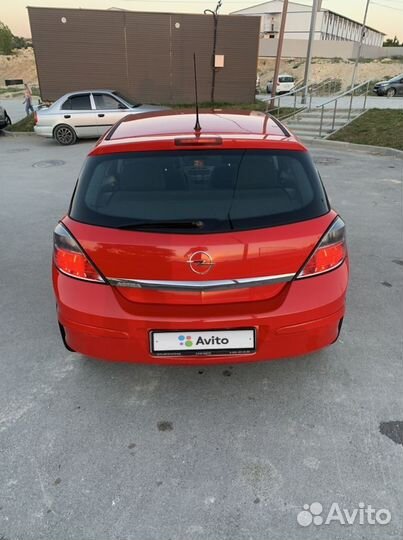 Opel Astra, 2011