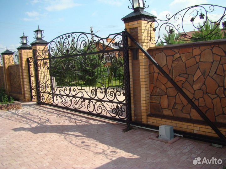 Кованные ворота, калитки и заборы на заказ