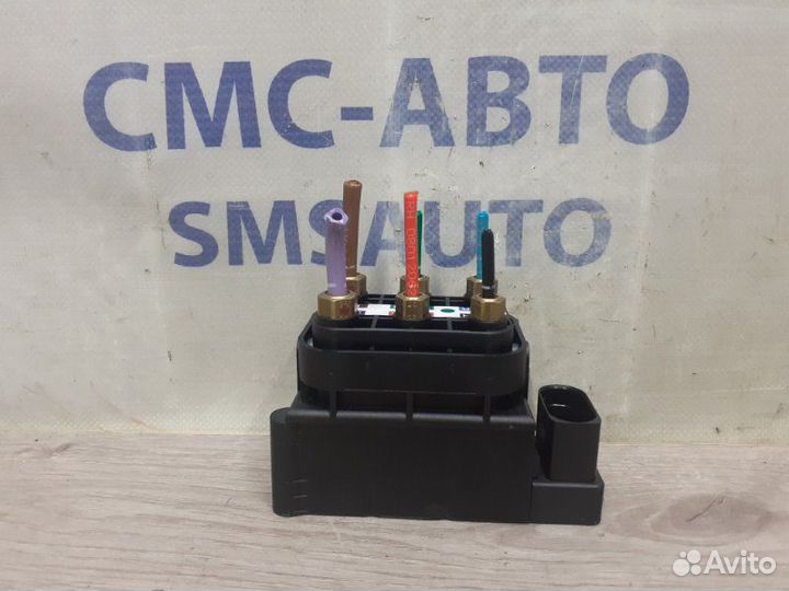 Блок клапанов пневмоподвески Audi A6 Allroad C7