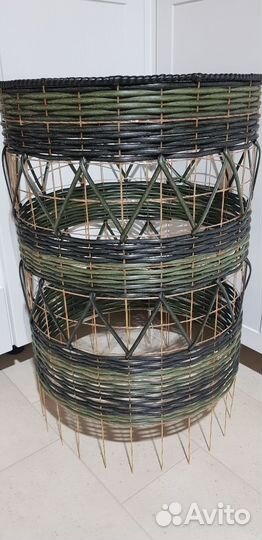 Декоративная опора для высоких цветов в саду