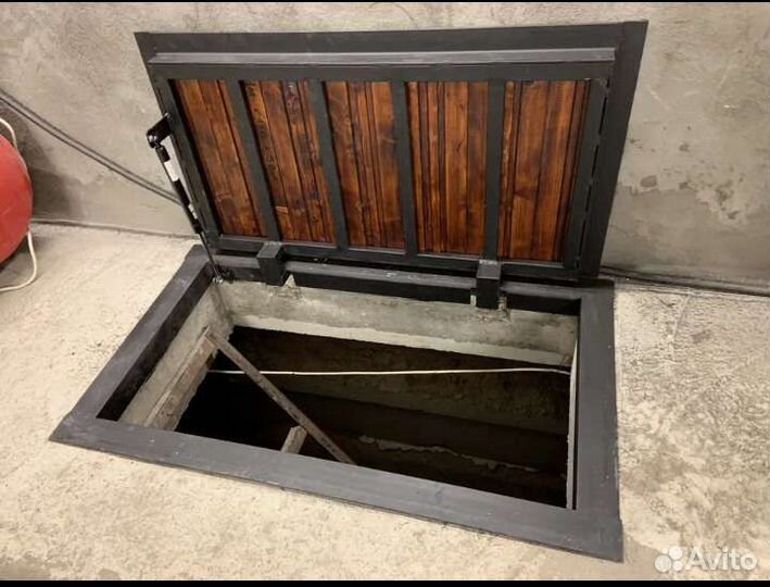 Напольный люк в подвал