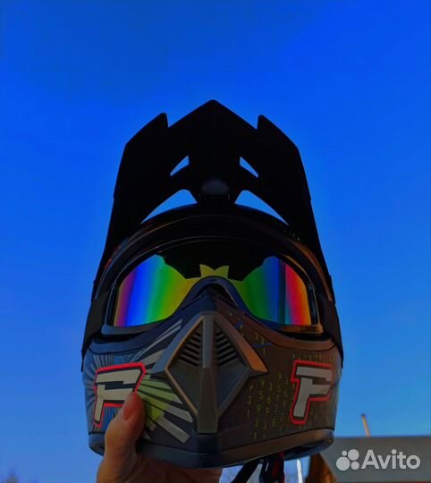 Кроссовый шлем