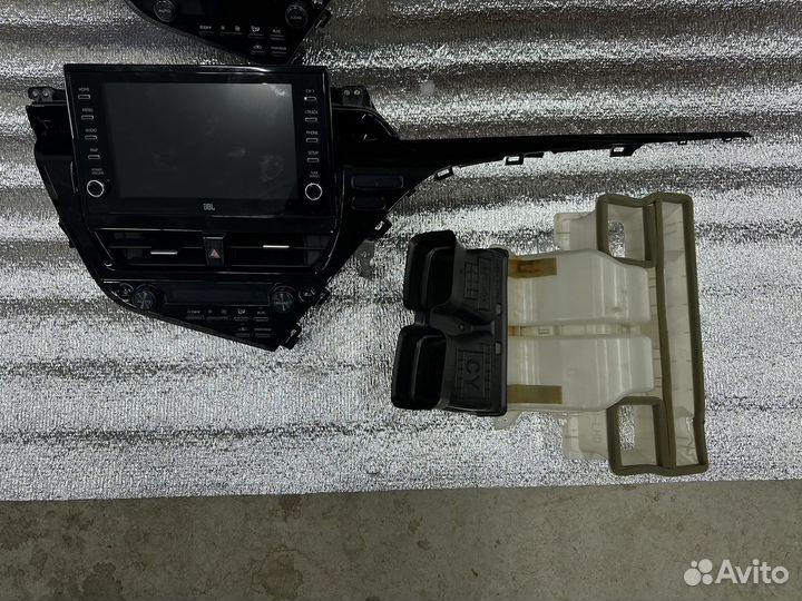 Toyota camry v75 монитор JBL