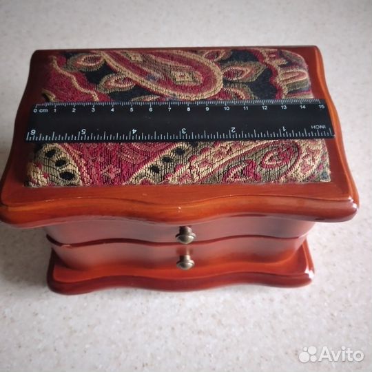 Деревянная шкатулка