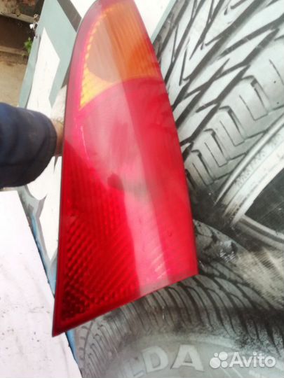 Фонарь задний правый Форд Фокус1
