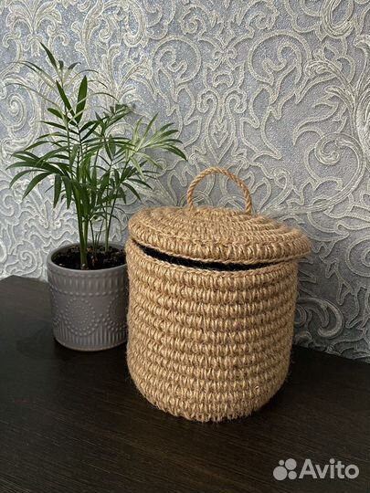 Корзина плетеная с крышкой