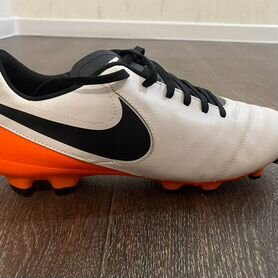 Футбольные бутсы Nike tiempo