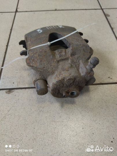 Суппорт тормозной передний правый Volkswagen Golf