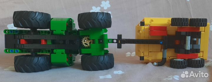 Лего техник John Deere 4WD Tractor42136