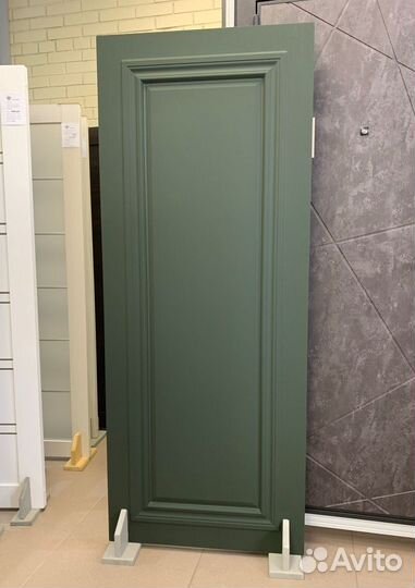 Современная багетная дверь из массива сосны