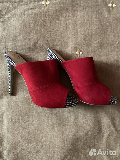 Босоножки новые