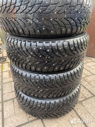 Nokian Tyres Hakkapeliitta 9 SUV 215/65 R16 94