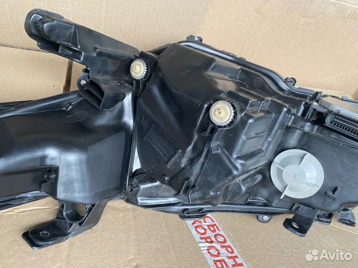 Фара правая Toyota Camry v70