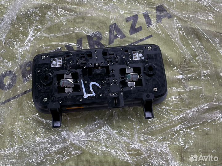 Плафон салонный передний Kia/hyundai