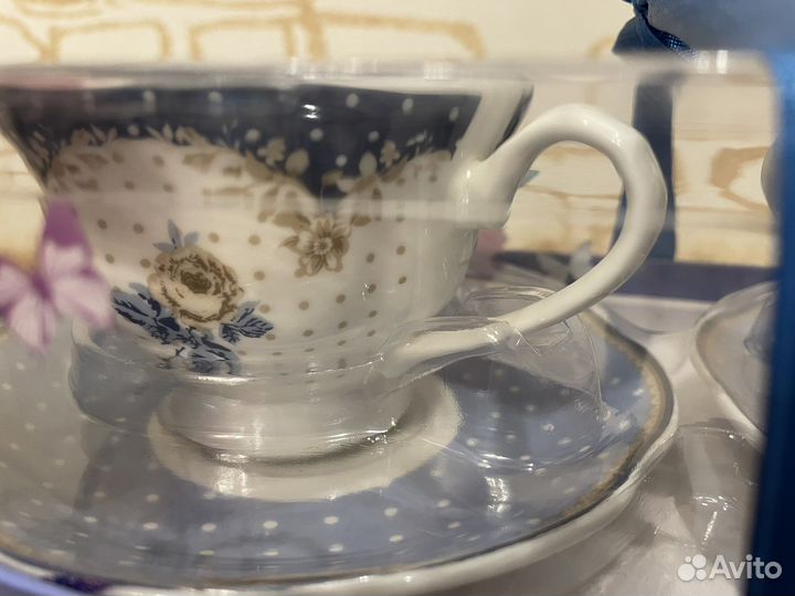 Подарочный набор из двух чашек с блюдцами