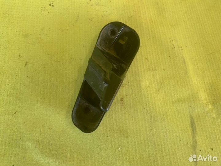 Крепление фары переднее левое Toyota Land Cruiser