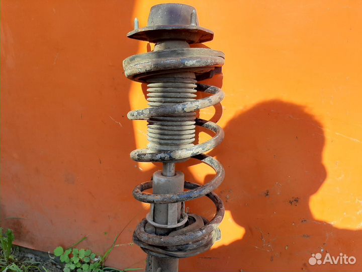 Задняя левая стойка подвески Chevrolet Lacetti