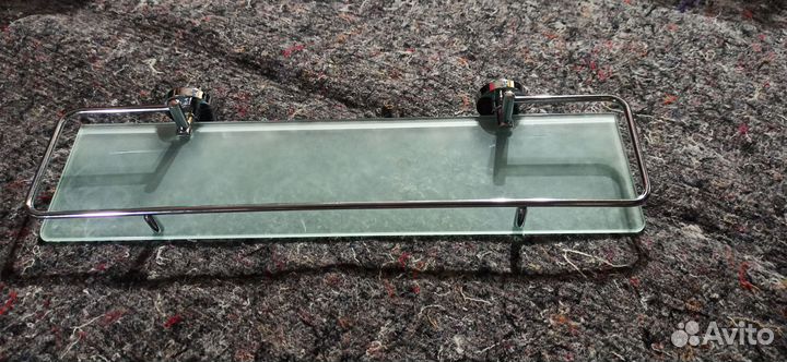 Зеркало в ванную с полочкой