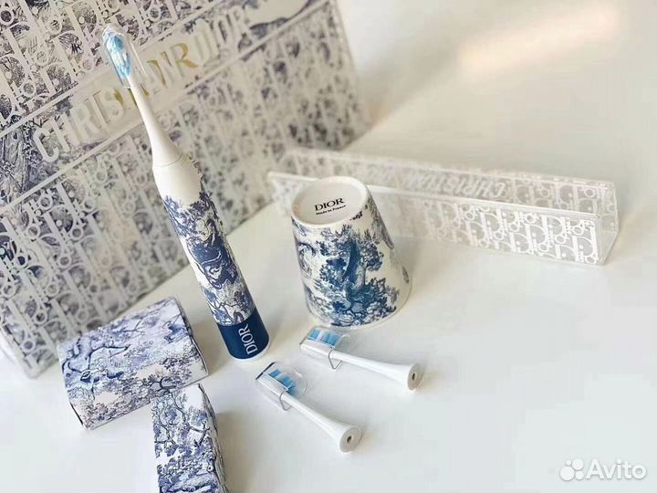 Электрическая зубная щетка Christian Dior 24