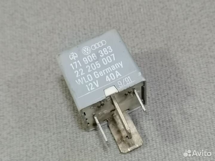 Реле топливного насоса VW Golf II 1983-1992