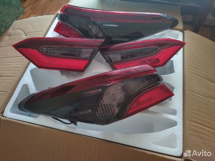 Задние фонари Toyota Camry V70