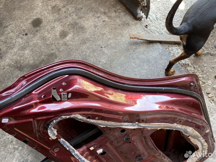 Задняя правая дверь красная Hyundai Accent