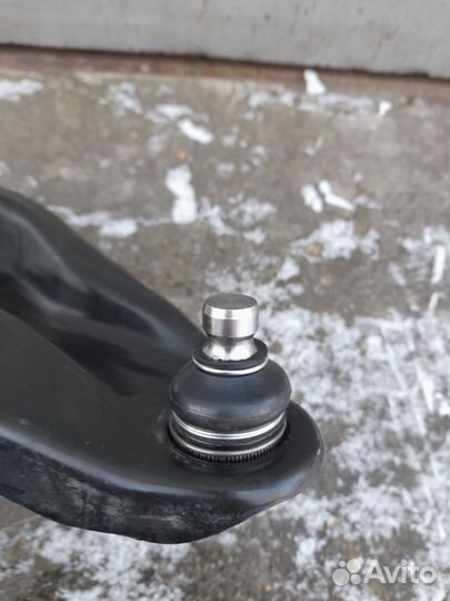 Рычаг передней подвески правый Рено Логан, Ларгус