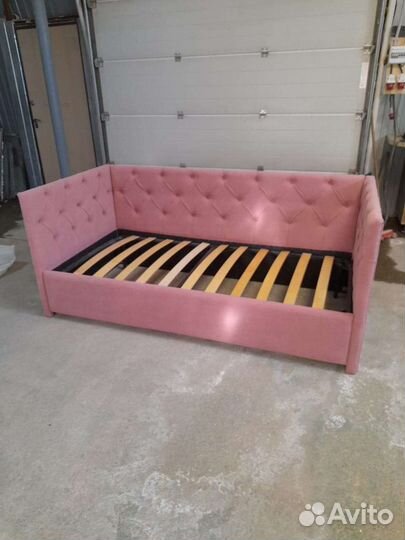 Детская кровать в каретной стяжке