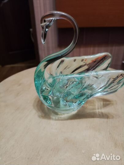 Вазочка. Конфетница. Лебедь. Стекло