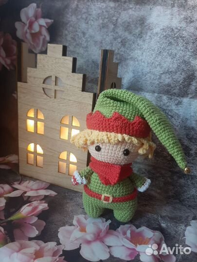 Вязанная игрушка новогодний эльф