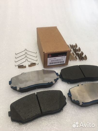 Передние тормозные колодки Mitsubishi