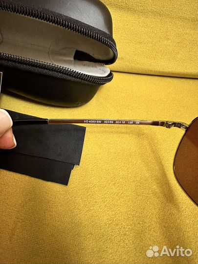 Солнцезащитные очки Vogue