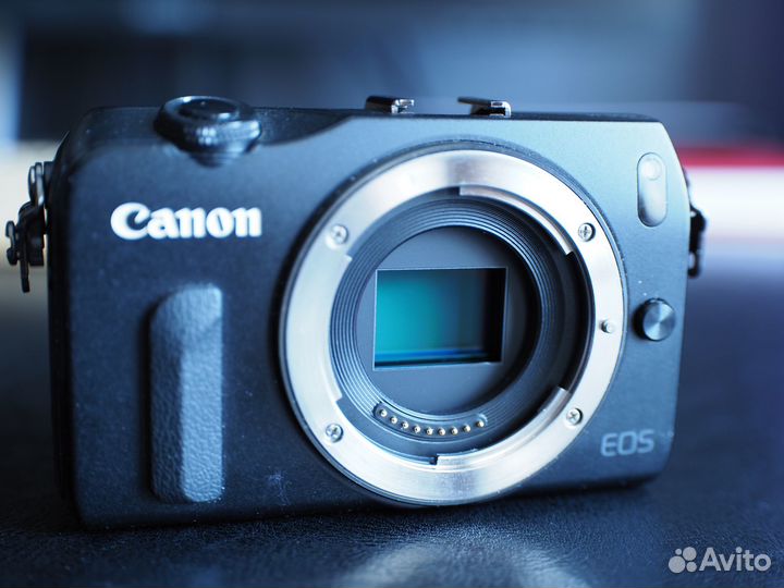 Canon EOS M + 18-55mm kit