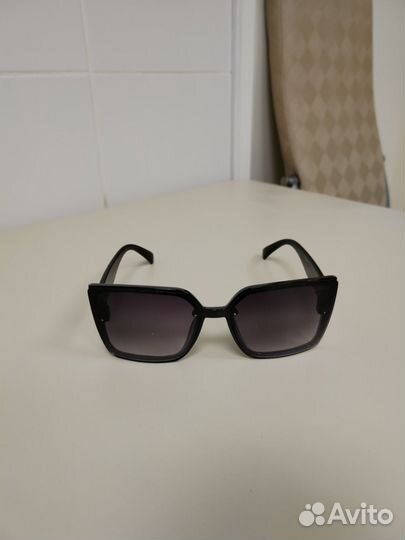 Солнцезащитные очки женские Gucci