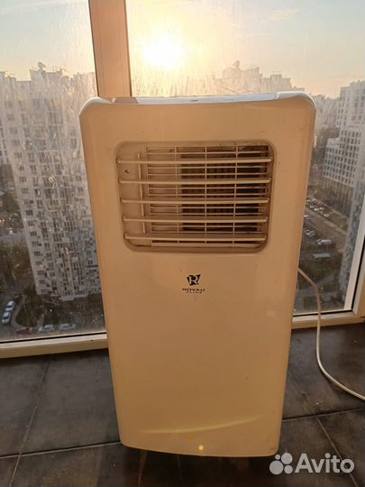 Продается напольный кондиционер Royal Clima