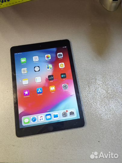 Планшет Apple iPad Air Wi-Fi