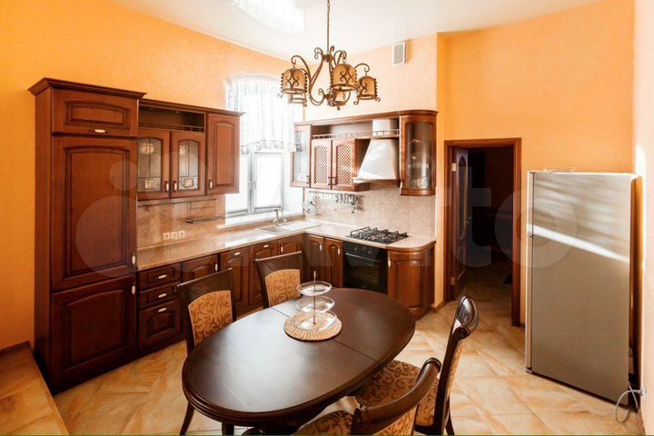 Дом 407 м² на участке 16 сот.