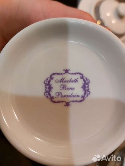 Чайник и сахарница