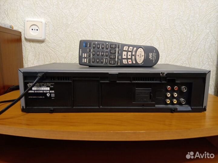 Видеомагнитофон JVC HR-J711EE