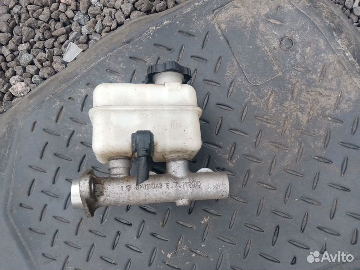 Цилиндр тормозной главный на Сан Енг Кайрон