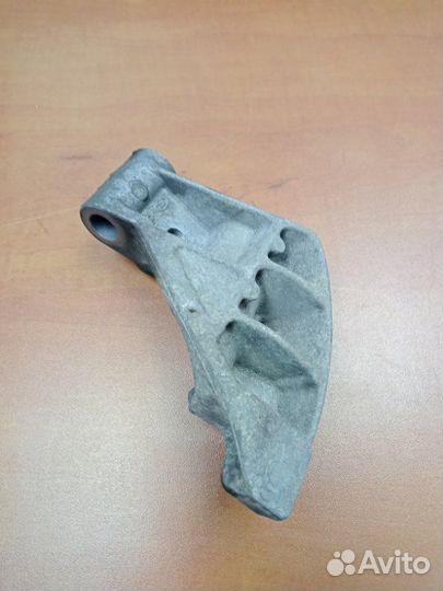 Кронштейн генератора Nissan Note E11 CR14DE 2008