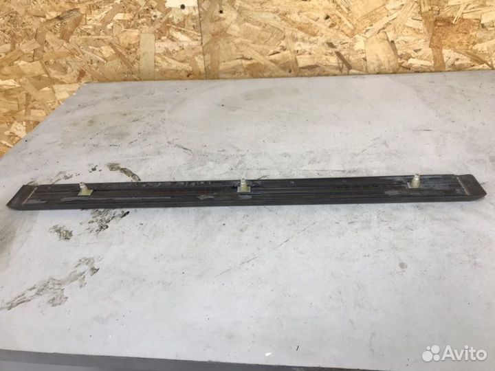 Молдинг порога передний правый Mercedes-Benz