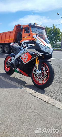 Супер байк Aprilia RSV4