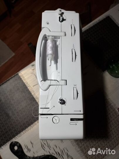 Швейная машинка Bernette Milan 5