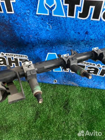 Топливная рейка Ford Focus CB4 sida 2010