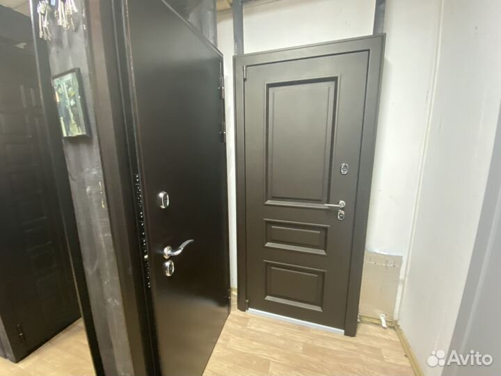 Дверь входная в дом,коттедж или на дачу