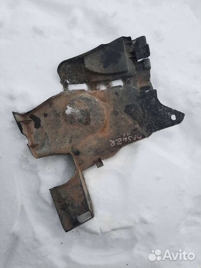 Пыльник двигатель Renault duster левый